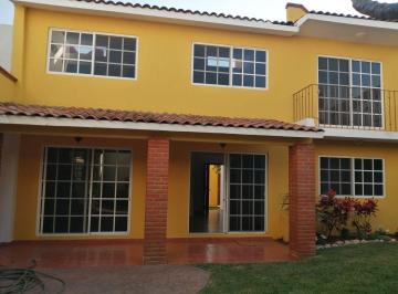 Casa de 3 habitaciones, Cuernavaca · Venta Casa en Fraccionamiento Cerrado con Vigilancia Cuenta con Alberca Propia