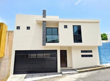 Casa de 3 habitaciones, Boca del Río · Casa Lado Sombra en La Col. Lomas del Mar, Boca del Río a Unas Calles de La Playa.