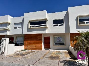 Casa de 3 habitaciones, Querétaro · Se Renta Casa en Queretaro Valle Juriquilla Vig.24/7 Alberca Salon de Eventos Gym.
