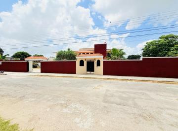 Casa · 1327m² · 4 Recámaras · 4 Estacionamientos · Casacasa con 4 Recamaras, Terreno Amplio y Alberca en Juan B. Sosa