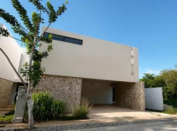 Casa de 3 habitaciones, Mérida · Casa en Venta con Terraza| Cholul, Mérida| 313 M&sup2;| 3 Recámaras