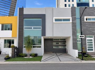 Casa de 4 habitaciones, Querétaro · Diseñada Para Quienes Aman La Vista y La Ubicación - Centro Sur
