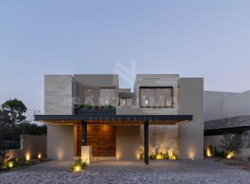 Casa en condominio de 4 habitaciones, Querétaro · Altozano: Residencia con Arquitectura de Autor y Alberca Privada