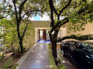 Casa de 4 habitaciones, Cuajimalpa de Morelos · Se Vende Casa con Gran Iluminación Natural (Para Remodelar)