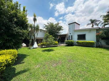 Casa de 7 habitaciones, Cuernavaca · Casa Estilo Mexicano con Amplio Terreno y Potencial de Inversión en Cuernavaca