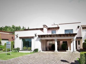 Casa · 490m² · 3 Recámaras · 4 Estacionamientos · Casa en Renta en Club de Golf Los Encinos
