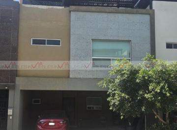 Casa · 198m² · 3 Recámaras · 2 Estacionamientos · Casa en Venta en San Nicolás de Los Garza