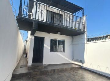 Casa de 2 habitaciones, Juárez · Casa de 2 Pisos, 2 Recámaras, y Cercas de Gran Patio Zaragoza!