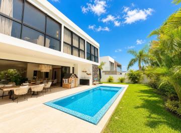 Casa · 400m² · 3 Recámaras · 3 Estacionamientos · Casa con Alberca y Bar en La Riviera Veracruzana | Marina Punta Tiburón