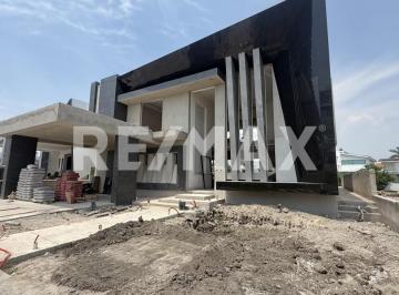 Casa · 688m² · 5 Recámaras · 4 Estacionamientos · Casa en Venta en Morelos, Lomas de Cocoyoc
