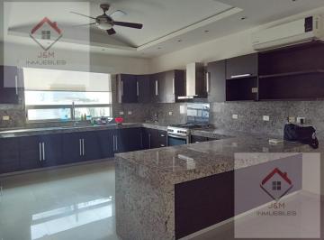 Casa · 220m² · 4 Recámaras · 2 Estacionamientos · Casa en Venta en Col. San Jerónimo