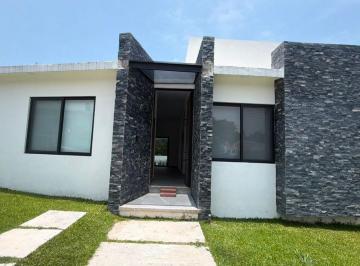 Casa de 3 habitaciones, Atlatlahucan · Casa de 256 m² con 3 Recámaras en Renta en Lomas de Cocoyoc
