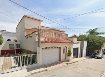 Casa de 4 habitaciones, Durango · Casa en Venta en Lomas del Parque, Durando