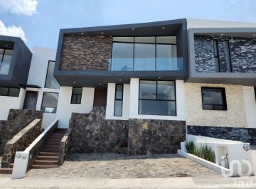 Casa · 220m² · 4 Recámaras · 2 Estacionamientos · Casa Nueva en Venta en Lomalta Tres Marías | 4 Recámaras | Jardín