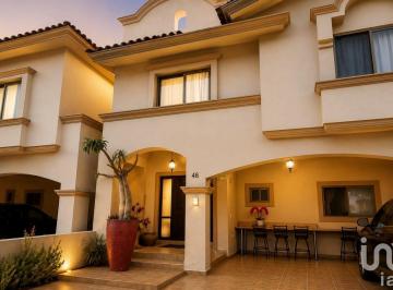 Casa · 239m² · 3 Recámaras · 2 Estacionamientos · Casa en Venta Villa California