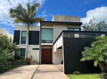 Casa · 461m² · 4 Recámaras · 4 Estacionamientos · Casa en Venta Norte Merida Excelentes Condiciones