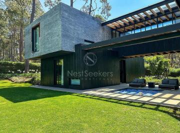 Casa en condominio de 5 habitaciones, Valle de Bravo · Casa en Venta en Condominio