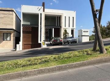 Casa de 4 habitaciones, Huixquilucan · Casa de 830 m² con 4 Recámaras en Venta en Bosque Real