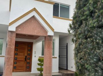 Casa de 3 habitaciones, Huimilpan · Casa en Renta en Cumbres del Cimatario | con 3 Recámaras, Todas con Baño