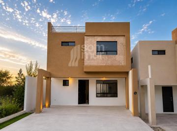 Casa de 3 habitaciones, Saltillo · Casa Equipada en Venta en Residencial San Vicente