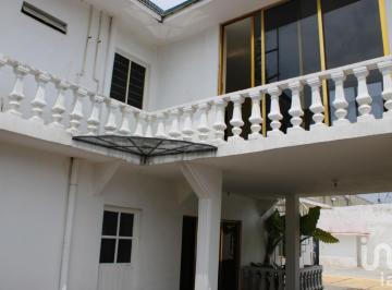 Casa · 240m² · 3 Recámaras · 6 Estacionamientos · Venta de Casa en Calle Tulipan, Col. Jardines del Tepeyac. Ecatepec de Morelos.