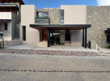 Casa de 4 habitaciones, Querétaro · Casa en Renta Ubicada en El Fraccionamiento Altozano
