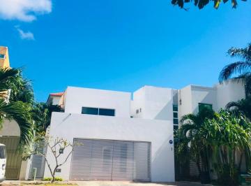 Casa de 5 habitaciones, Benito Juárez · Propiedad Premium en Venta: Residencia U Oficina en Supermanzana 11, Cancún