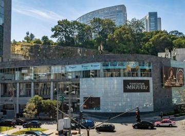 Local en centro comercial , Cuajimalpa de Morelos · Local Comercial en Renta Corner 15. Santa Fe 592 m