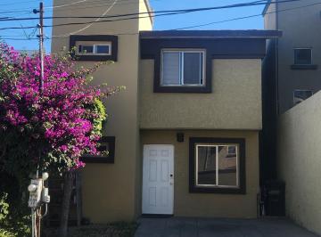 Casa en condominio · 90m² · 3 Recámaras · 2 Estacionamientos · Casa Amueblada en Renta en Privada Montecarlo en Residencial Agua Caliente Tijuana - (4)