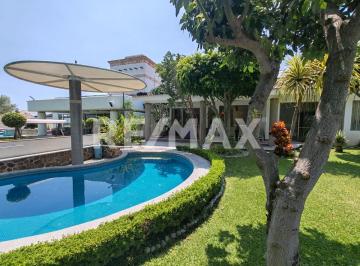 Casa · 327m² · 3 Recámaras · 2 Estacionamientos · Casa en Venta en Morelos, Lomas de Cocoyoc