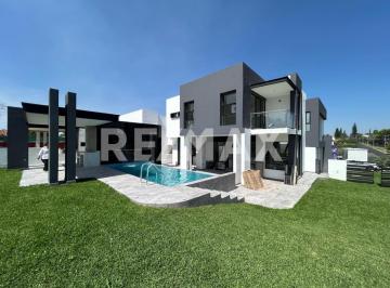 Casa · 416m² · 4 Recámaras · 2 Estacionamientos · Casa en Venta en Morelos, Lomas de Cocoyoc