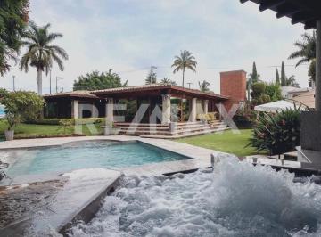 Casa · 500m² · 3 Recámaras · 4 Estacionamientos · Venta de Casa en Lomas de Cocoyoc a Campo de Golf