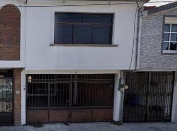 Casa · 126m² · 2 Recámaras · 1 Estacionamiento · Renta Casa Sola en Zona Segura con Ubicacion Privilegiada Alfredo del Mazo