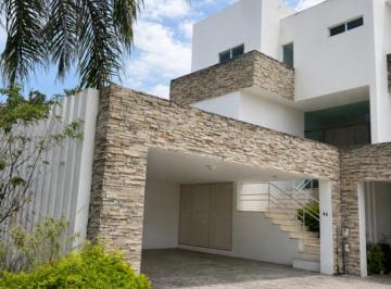 1 · Casa en Venta en Privada La Muralla Valle Oriente