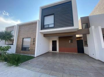 Casa de 3 habitaciones, Saltillo · Casa Renta por Cotsco Riviera Valle, Fracc. Cerrado con Alberca