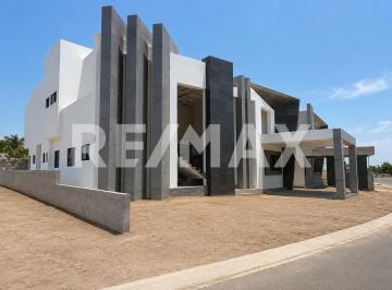 Casa · 5 Recámaras · 4 Estacionamientos · Casa en Venta en Morelos, Lomas de Cocoyoc