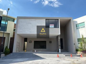 Casa · 505m² · 4 Recámaras · 3 Estacionamientos · Casa en Venta La Joya Residencial
