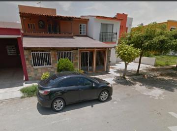 Casa de 3 habitaciones, Manzanillo · Invierta en Manzanillo: Casa en Ubicación Estratégica — Sol del Pacífico #218