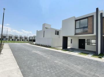 Casa en condominio · 130m² · 4 Estacionamientos · Casa en Renta (Con Terreno Excedente) en Privada Residencial Aurea Cerca de Plaza Santin y Aeropuert