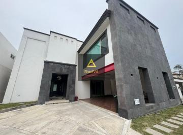 Casa · 452m² · 3 Recámaras · 2 Estacionamientos · Casa en Renta Valle Alto