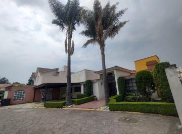 Casa · 496m² · 6 Estacionamientos · Exclusiva Residencia en Venta Estilo Californiano en Hacienda San José, Toluca.