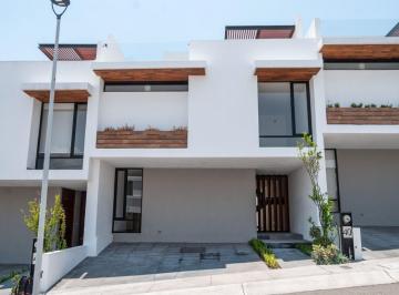 Casa en condominio · 297m² · 4 Recámaras · 2 Estacionamientos · Casa en Condominio en Renta, Querétaro, Zibata