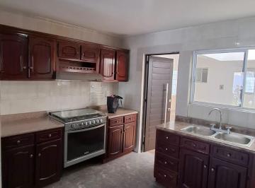 Casa de 4 habitaciones, Corregidora · Casa en Renta Tejeda