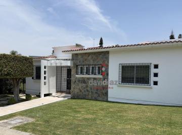 Casa de 3 habitaciones, Atlatlahucan · Hermosa Casa en Venta en Lomas de Cocoyoc, con Jardines, Alberca y Terraza