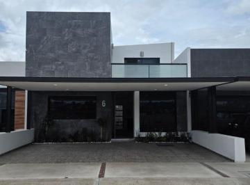 Casa de 4 habitaciones, Corregidora · Casa en Venta en El Fraccionamiento Cañadas del Arroyo, Corregidora, Querétaro