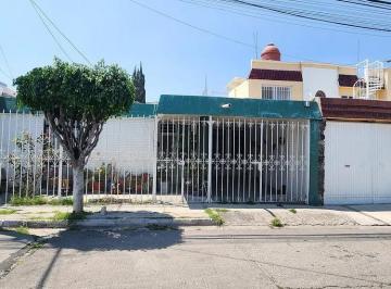 Casa de 3 habitaciones, Querétaro · Casa en Venta de un Piso en Valle Alameda Querétaro
