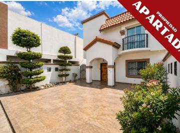 N/A · Casa en Renta en Puerta de Hierro | Zona Dorada de Mexicali | Equipada y Semi Amueblada | 3 Rec 2.5