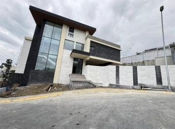 Casa · 1073m² · 4 Recámaras · 4 Estacionamientos · Casa en Venta en Sierra Alta