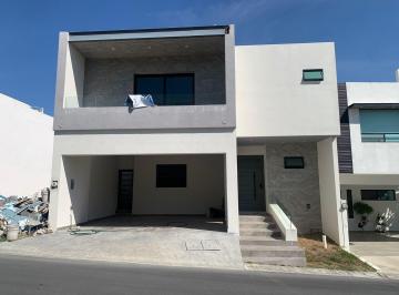 Casa · 402m² · 3 Recámaras · 2 Estacionamientos · Casa en Venta en Alamo Sur