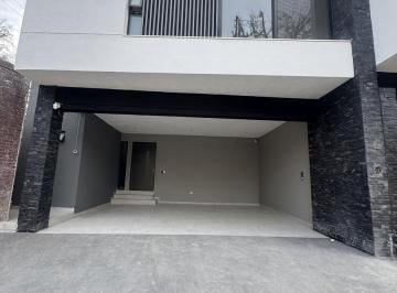 Casa · 285m² · 3 Recámaras · 2 Estacionamientos · Casa en Venta en Brisas del Vergel